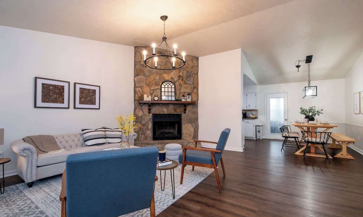 Photo of Livingroom in Lawrenceville