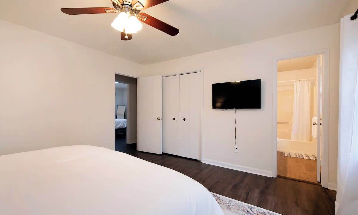 Photo of Bedroom in Lawrenceville