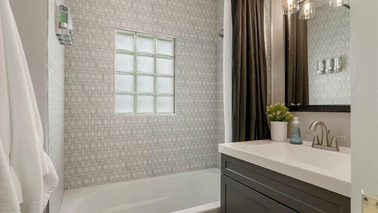 Photo of Bathroom in Cherry Street