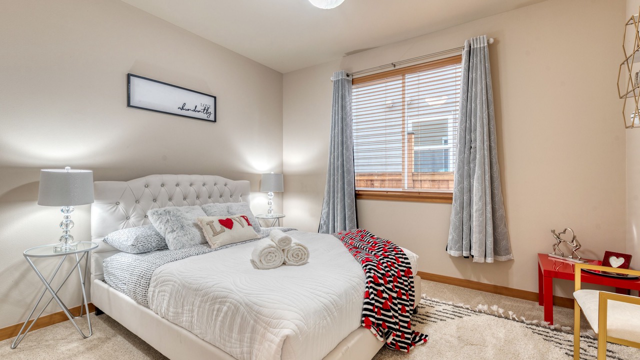 Photo of Bedroom in North Creek