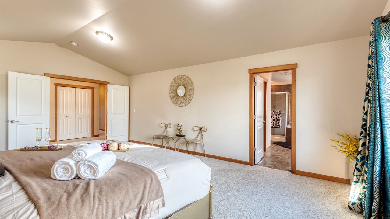 Photo of Bedroom in North Creek