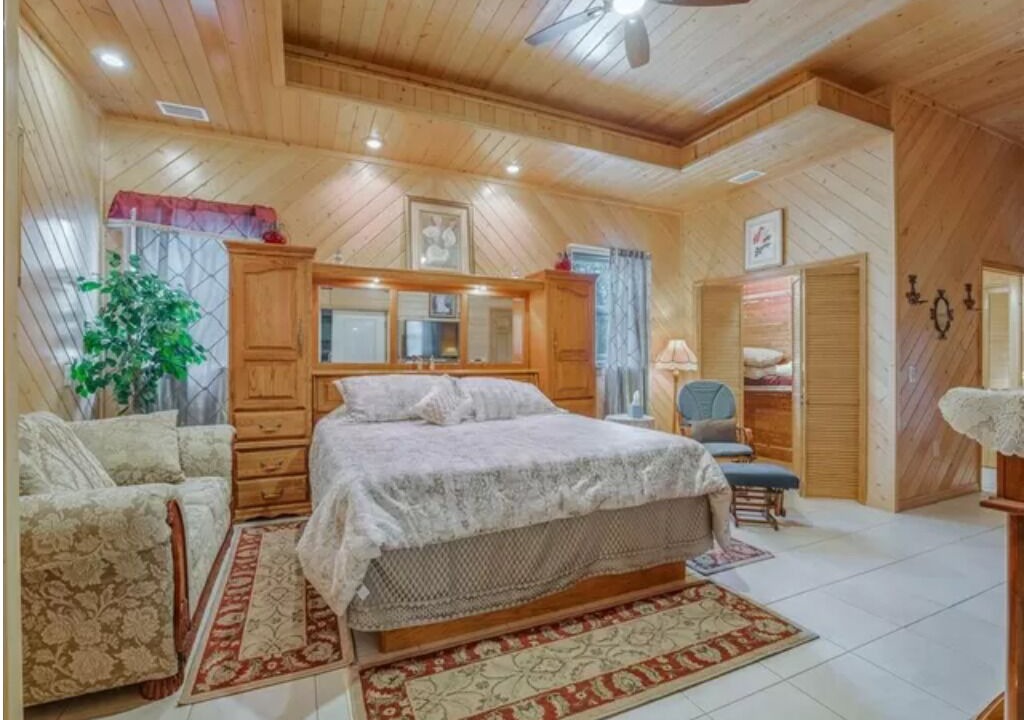 Photo of Bedroom in Homosassa Springs