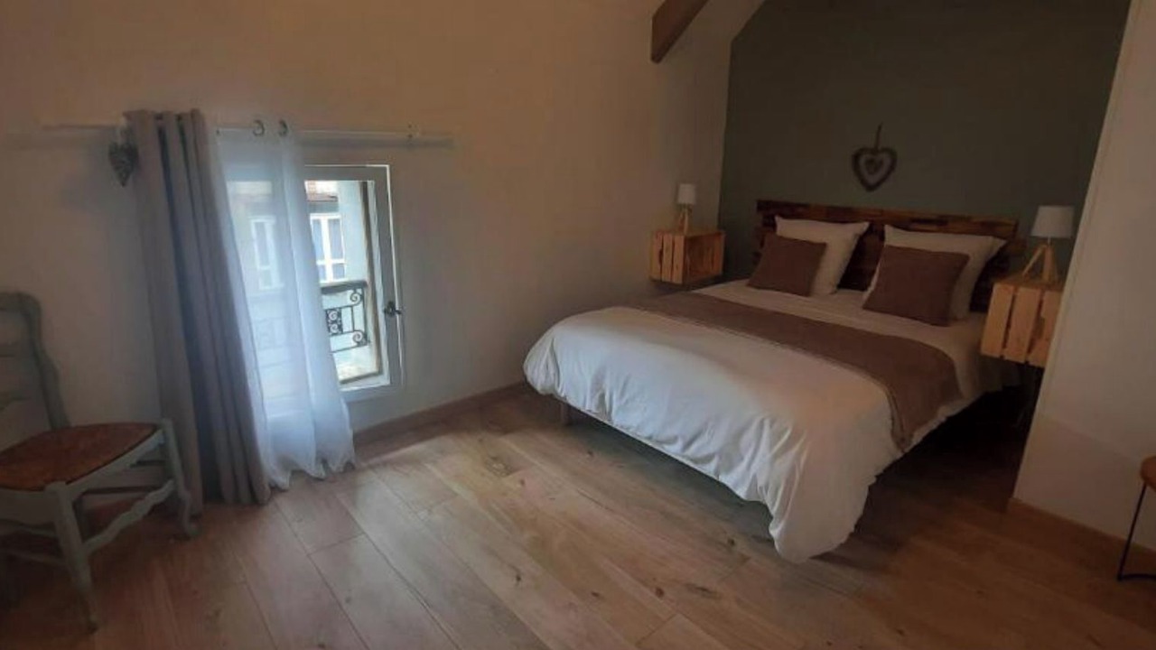 Photo of Bedroom in Neuilly-la-Foret