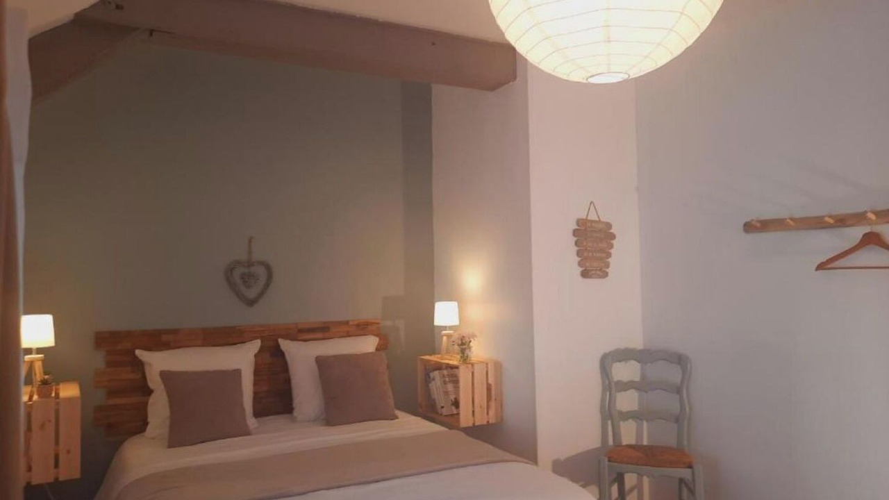 Photo of Bedroom in Neuilly-la-Foret