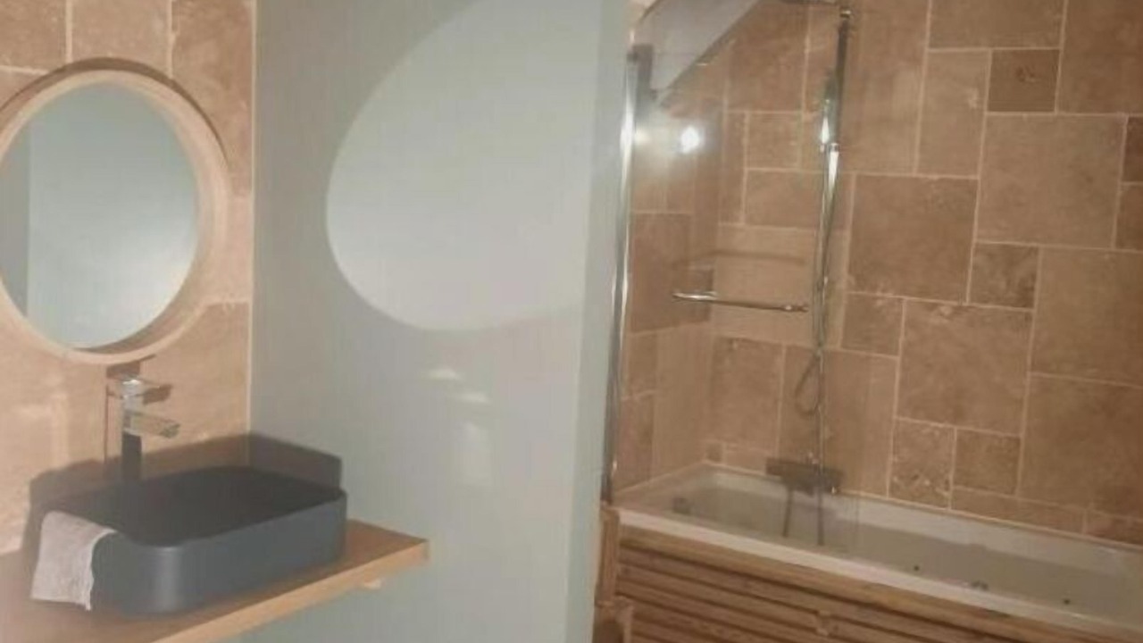 Photo of Bathroom in Neuilly-la-Foret