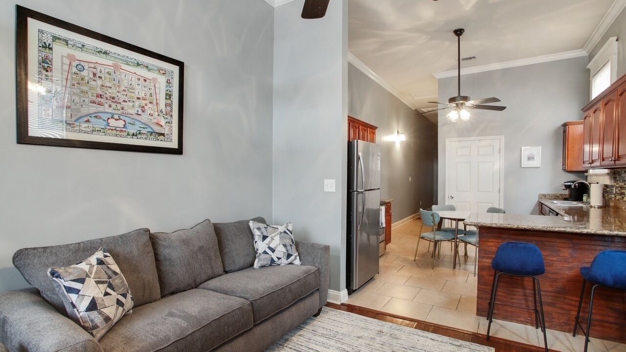 Photo of Livingroom in Freret