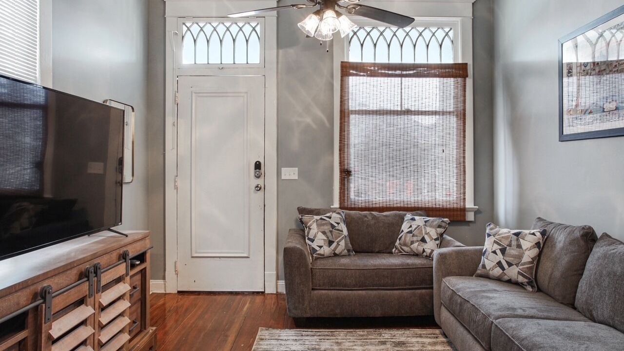 Photo of Livingroom in Freret