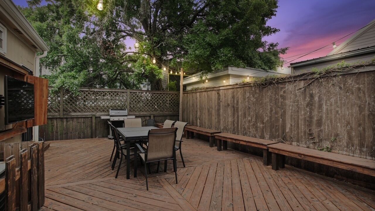 Photo of Outdoor in Freret