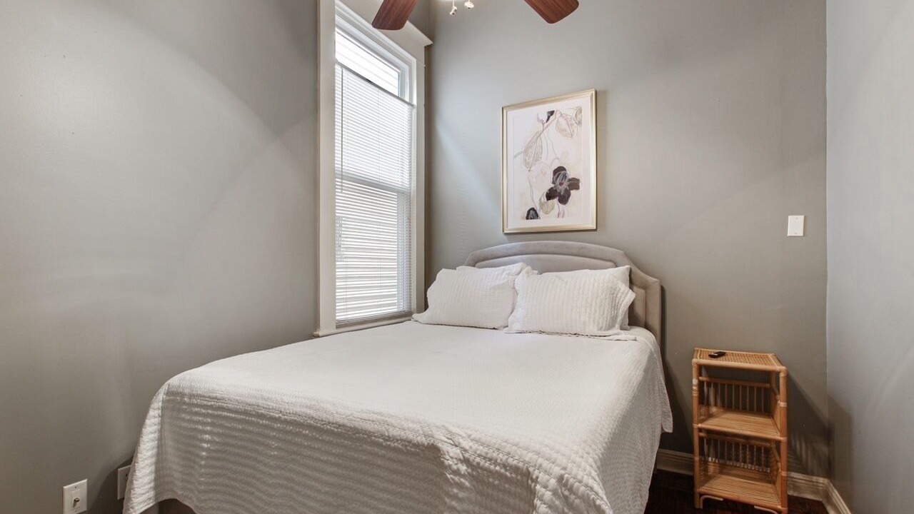 Photo of Bedroom in Freret
