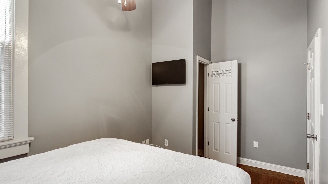 Photo of Bedroom in Freret