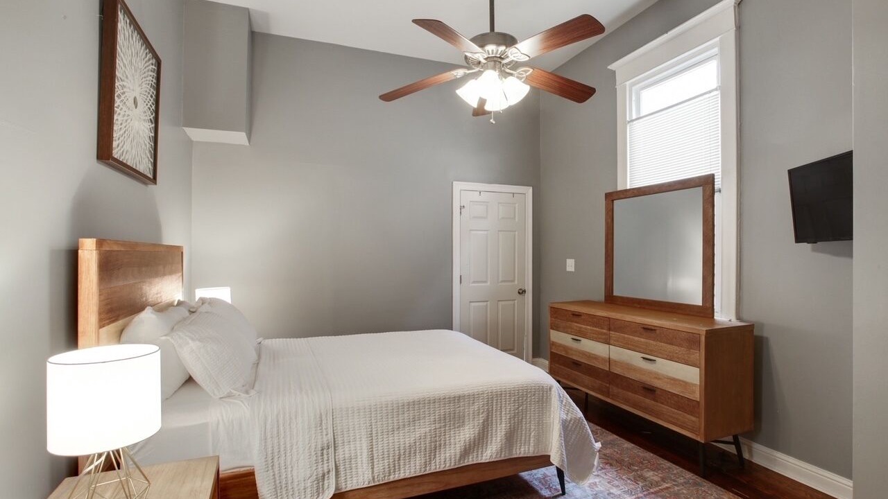 Photo of Bedroom in Freret