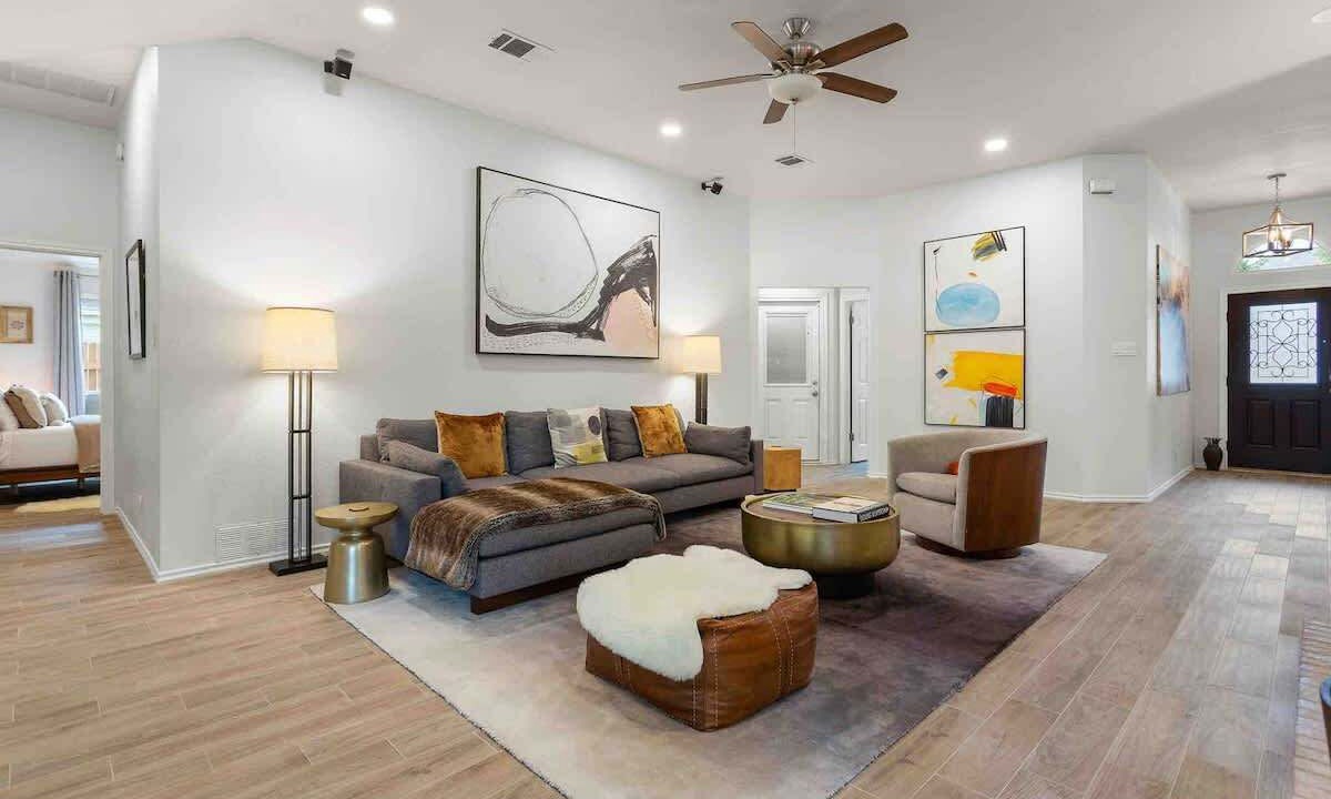 Photo of Livingroom in North Buttercup Creek
