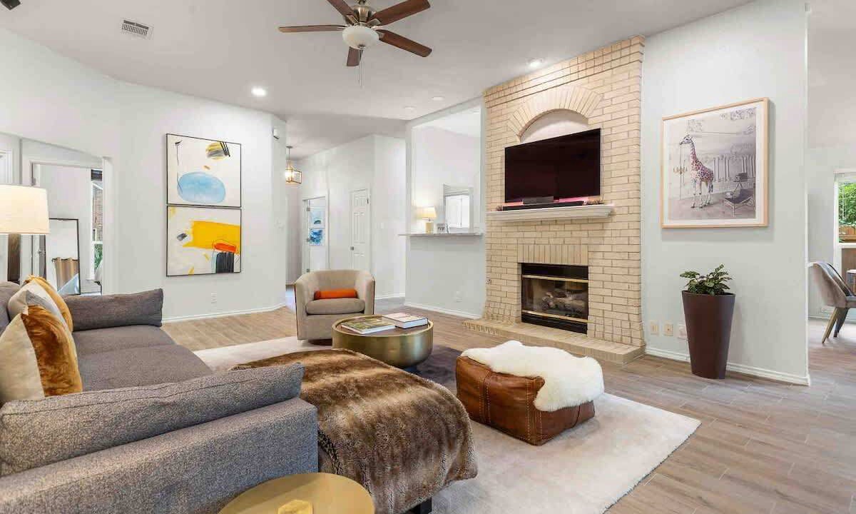 Photo of Livingroom in North Buttercup Creek