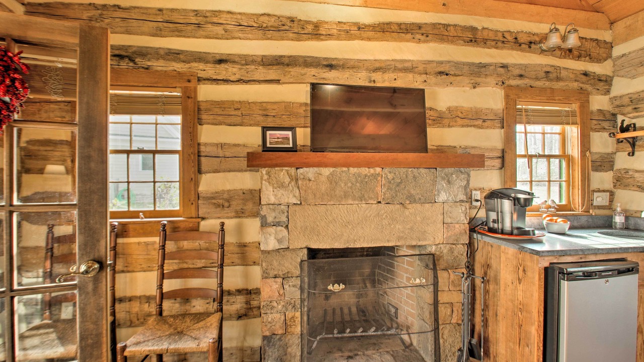 Photo of Livingroom in Free Union