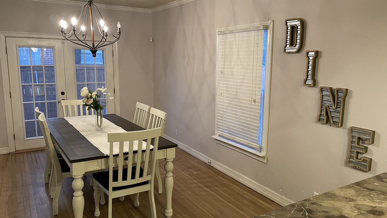 Photo of Livingroom in Sayles Blvd. Area