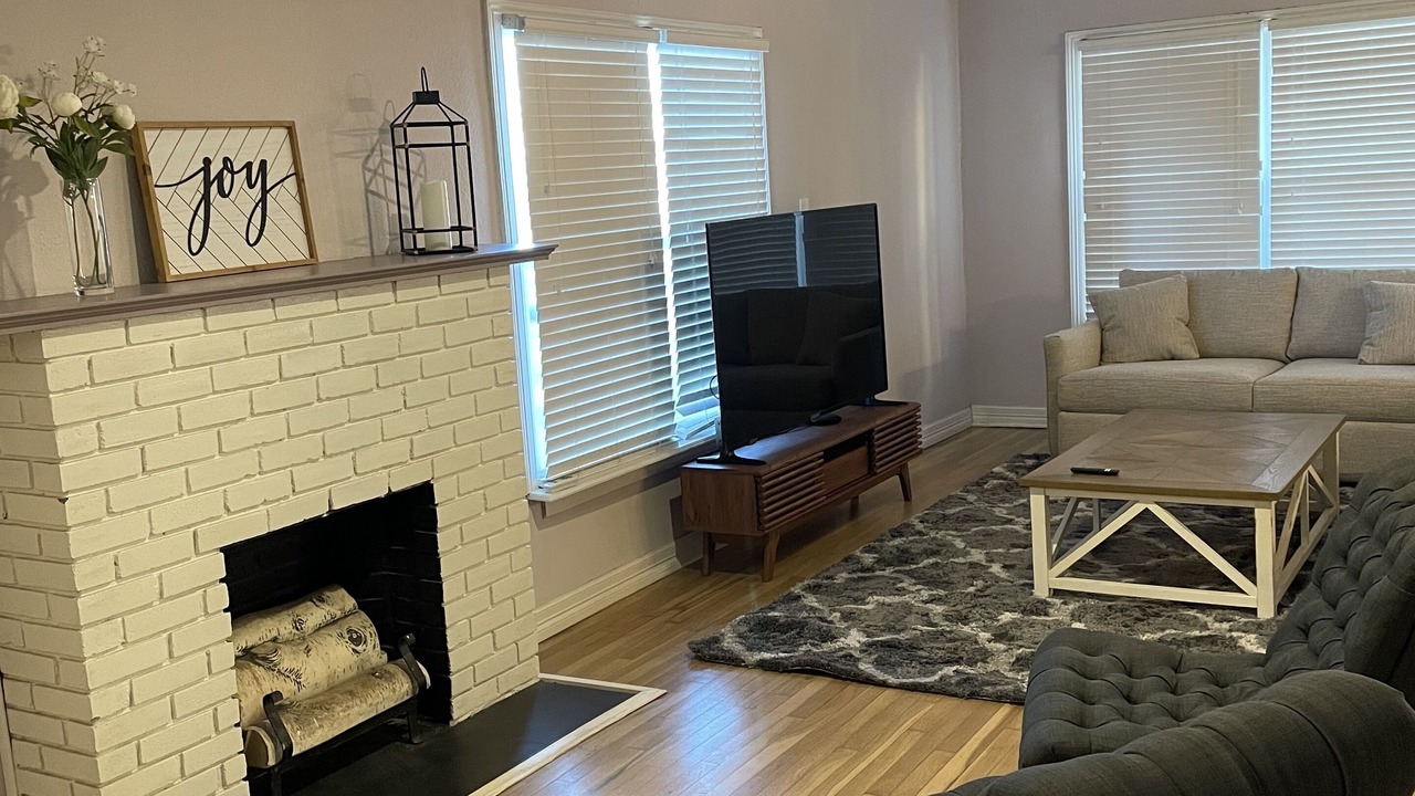 Photo of Livingroom in Sayles Blvd. Area