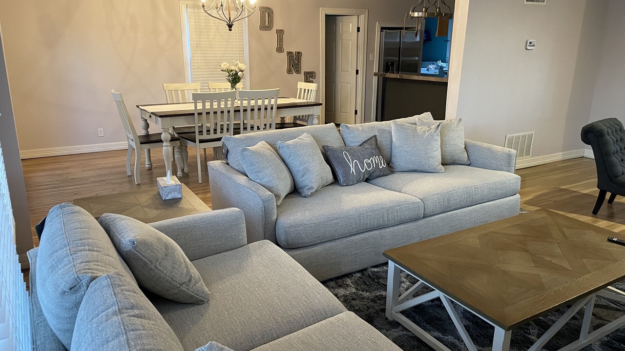 Photo of Livingroom in Sayles Blvd. Area