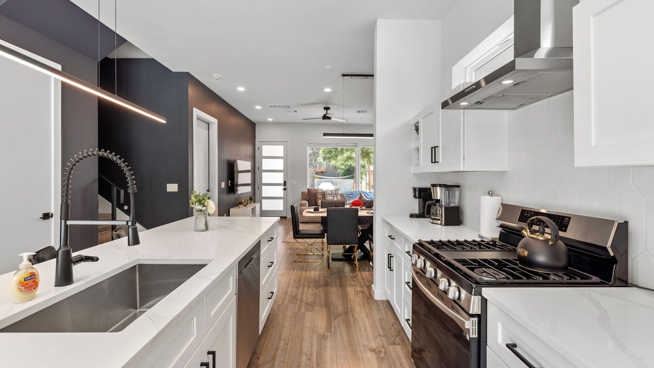 Photo of Kitchen in East Cesar Chavez