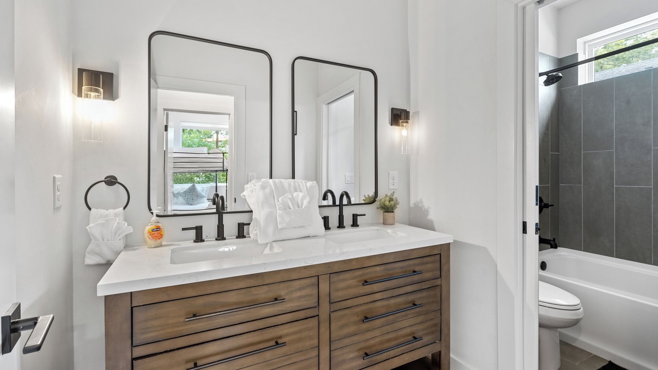 Photo of Bathroom in East Cesar Chavez