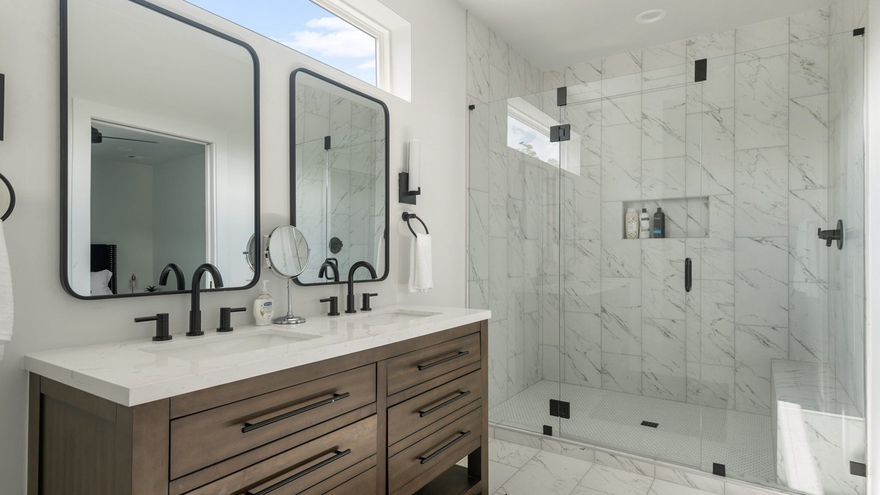 Photo of Bathroom in East Cesar Chavez