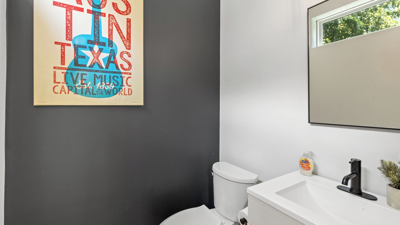 Photo of Bathroom in East Cesar Chavez