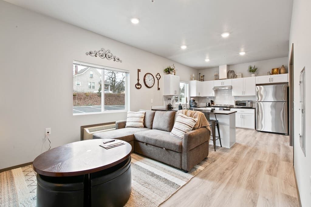 Photo of Livingroom in South Perry District