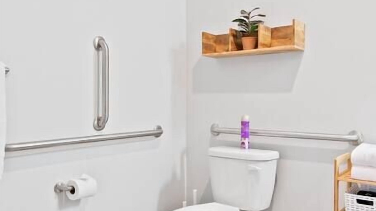 Photo of Bathroom in South Perry District