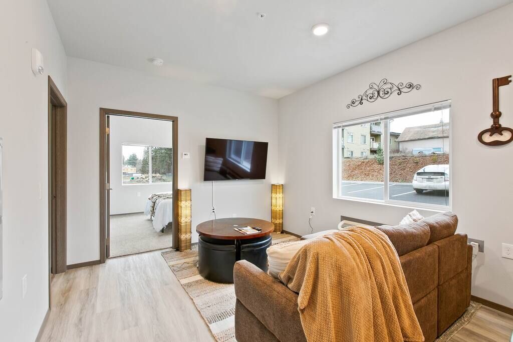 Photo of Livingroom in South Perry District