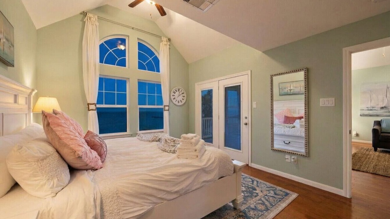 Photo of Bedroom in Shoreacres