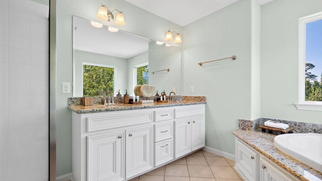 Photo of Bathroom in Shoreacres
