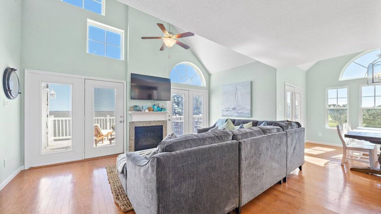 Photo of Bedroom in Shoreacres