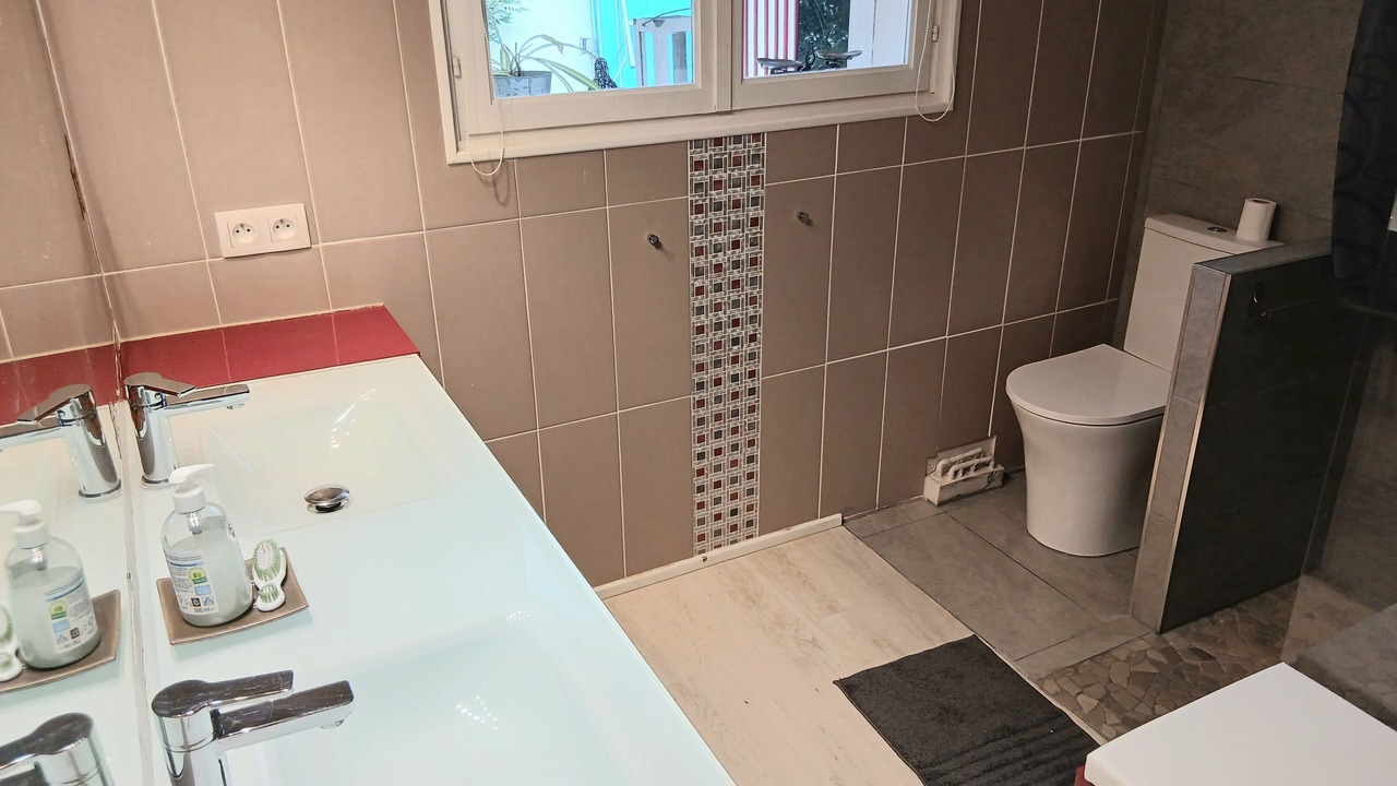 Photo of Bathroom in Lanton