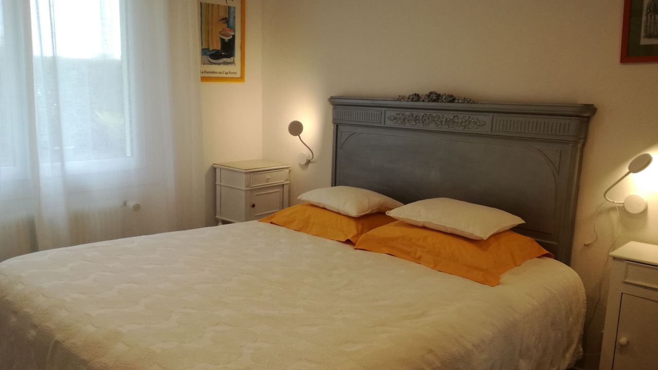 Photo of Bedroom in Lanton