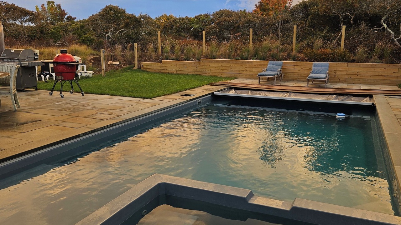 Photo of Others in Tom Nevers