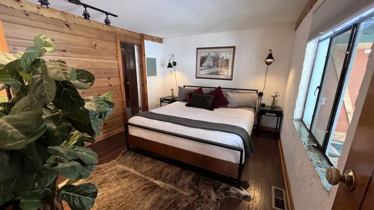 Photo of Bedroom in Drake