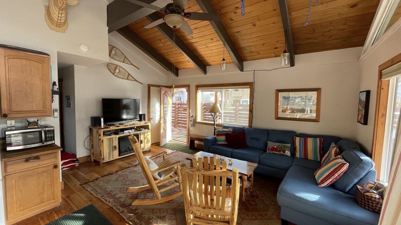 Photo of Livingroom in Pioneer Trail