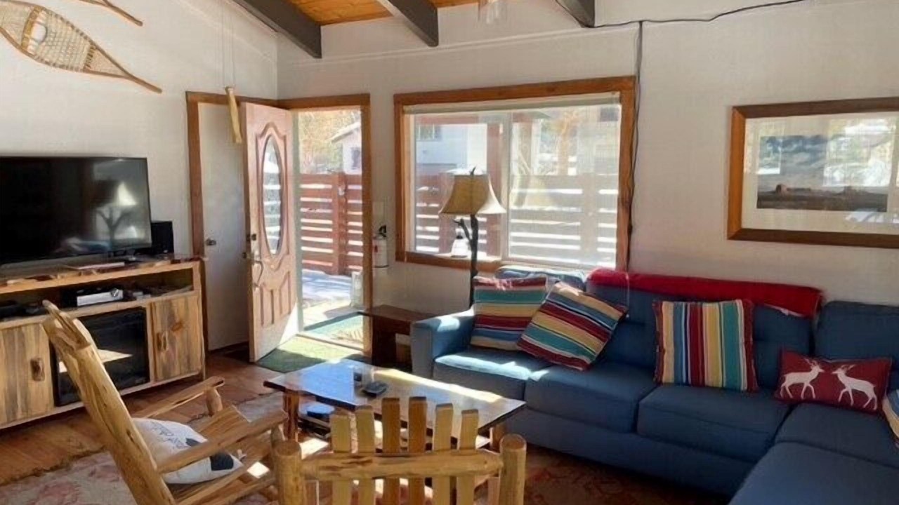 Photo of Livingroom in Pioneer Trail