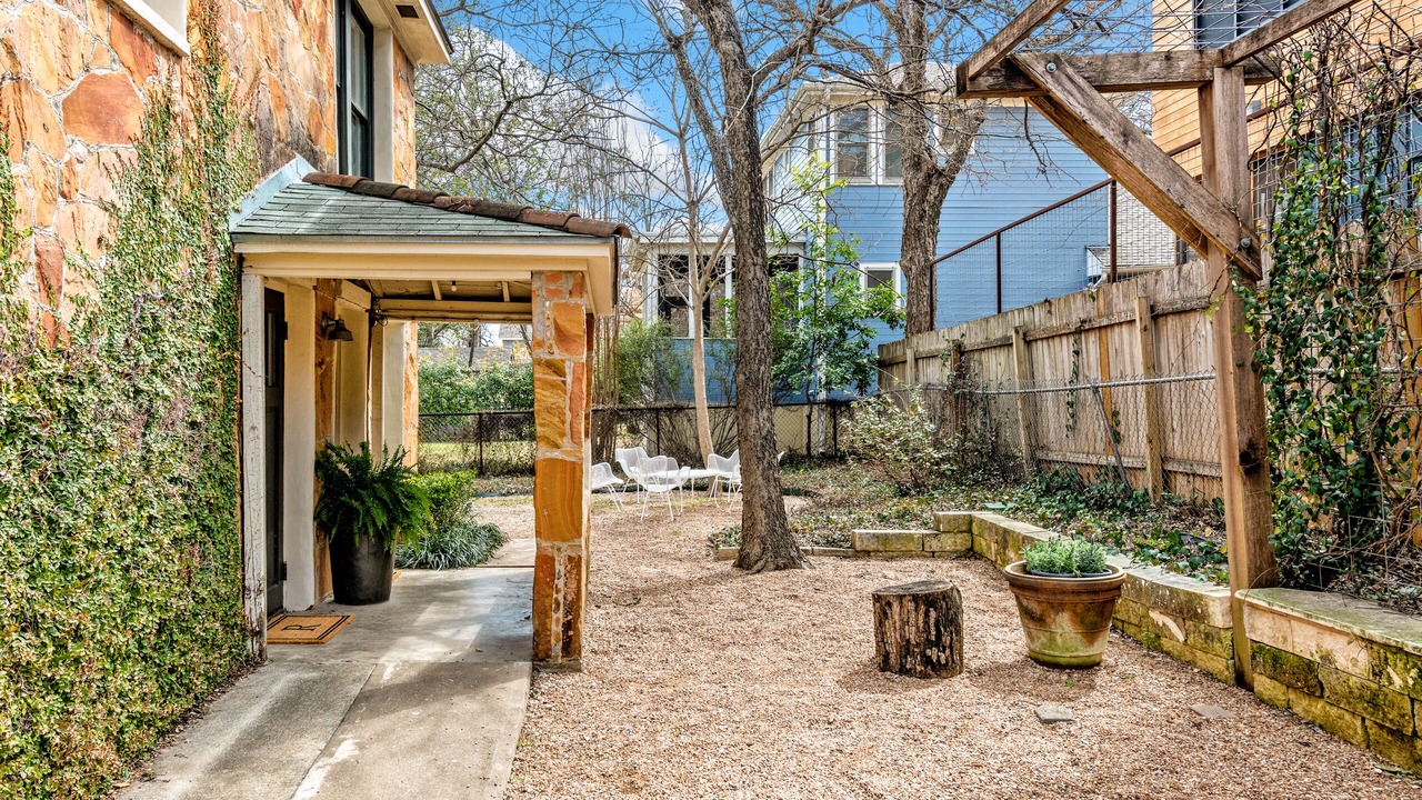Photo of Patio Balcony in Zilker