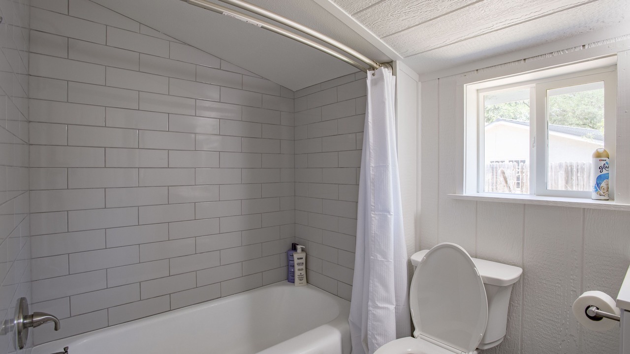 Photo of Bathroom in Buchanan Dam