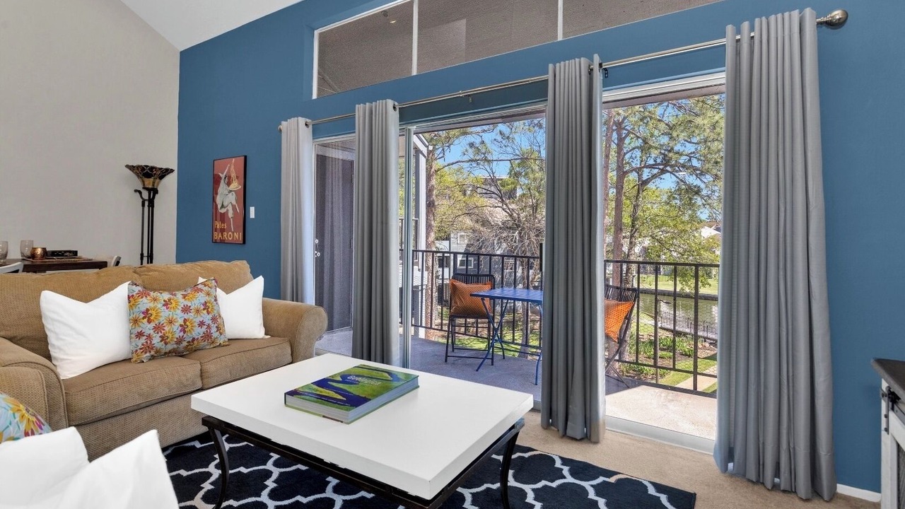 Photo of Livingroom in Walden on Lake Conroe