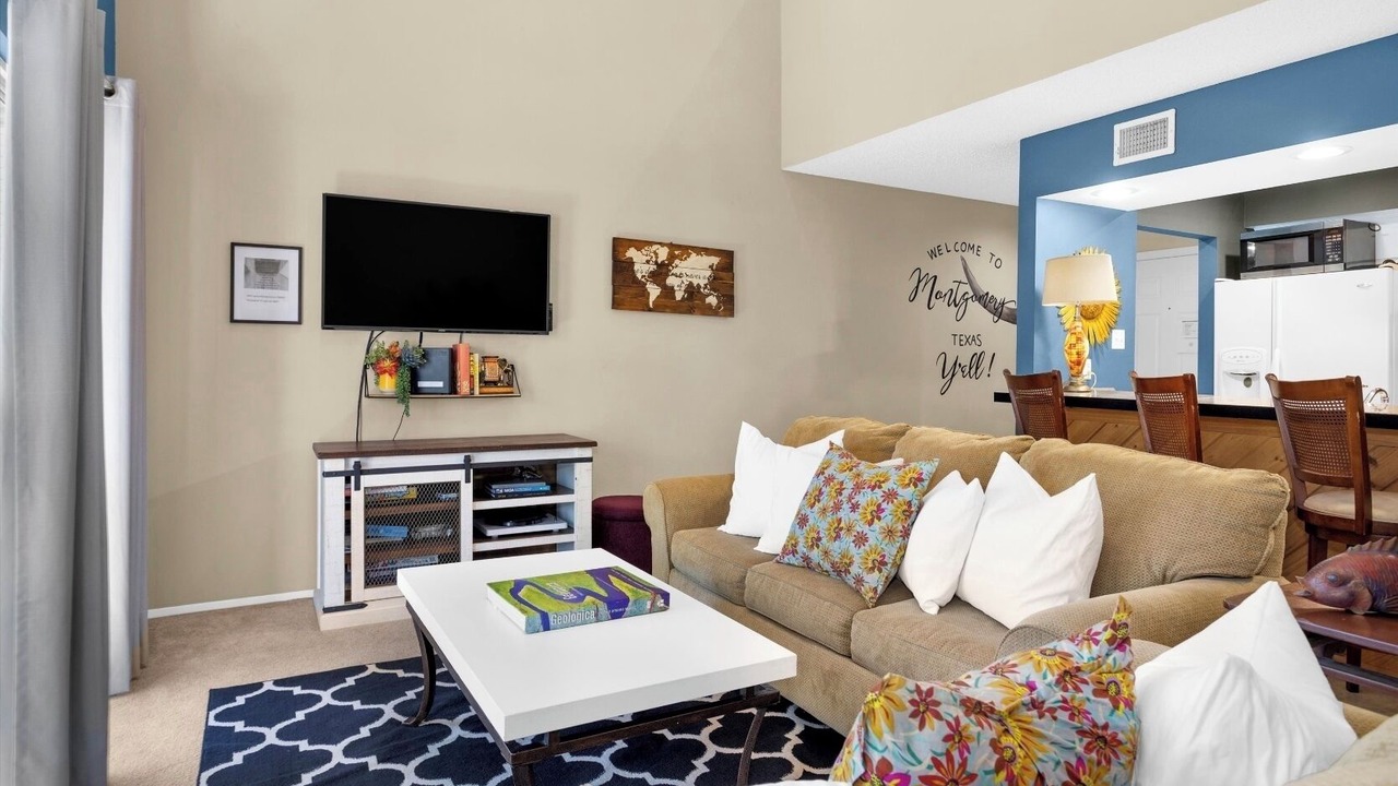 Photo of Livingroom in Walden on Lake Conroe