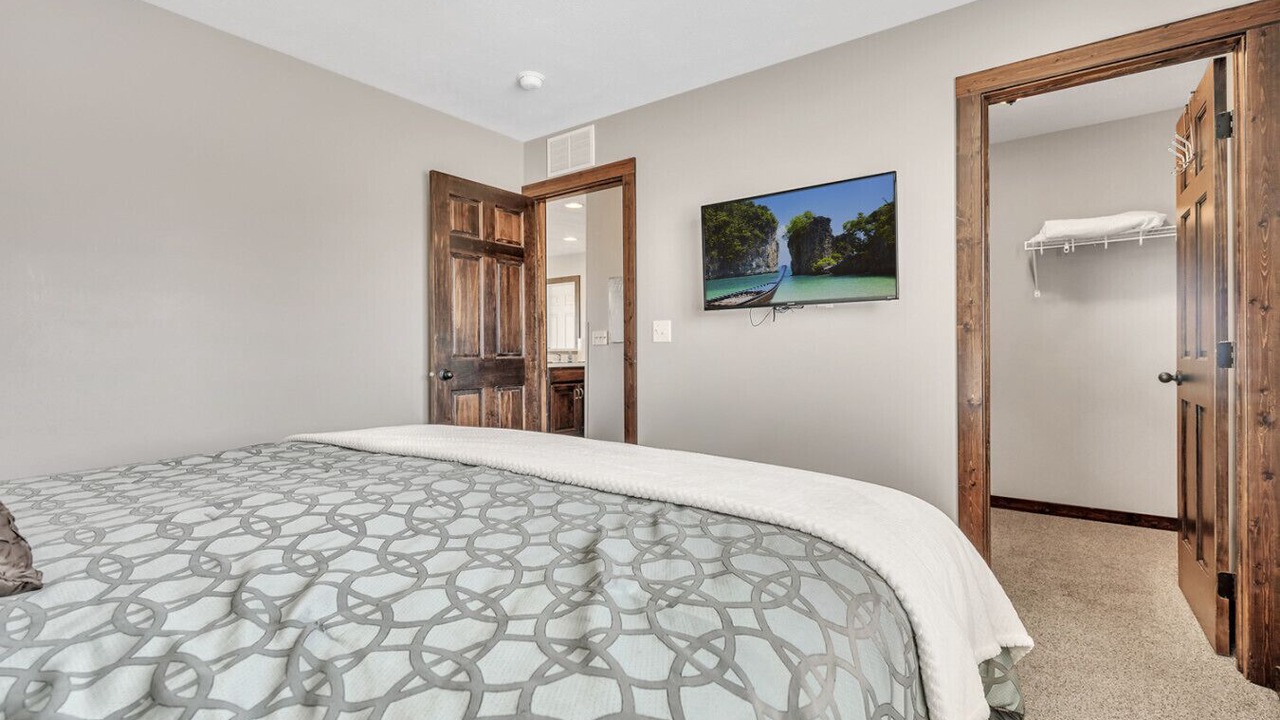 Photo of Bedroom in Spirit Lake