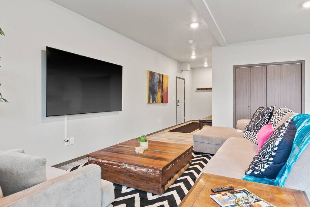 Photo of Livingroom in South Perry District