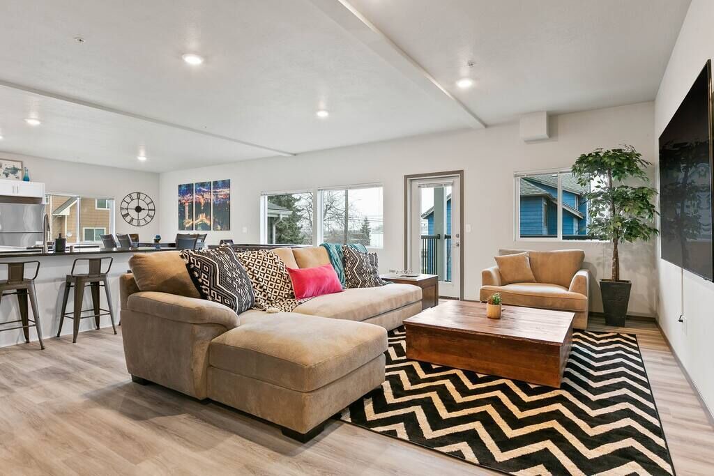 Photo of Livingroom in South Perry District