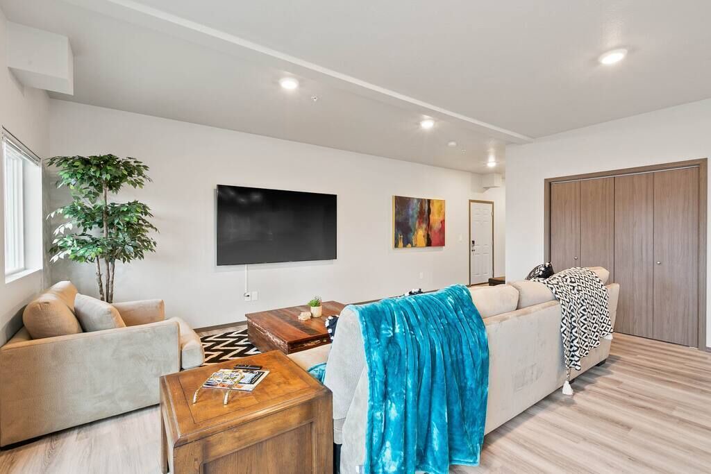 Photo of Livingroom in South Perry District