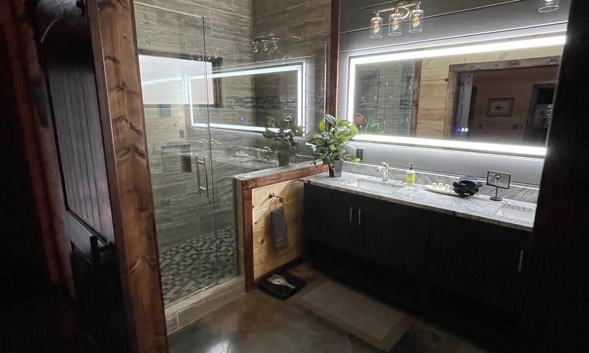 Photo of Bathroom in Broken Bow