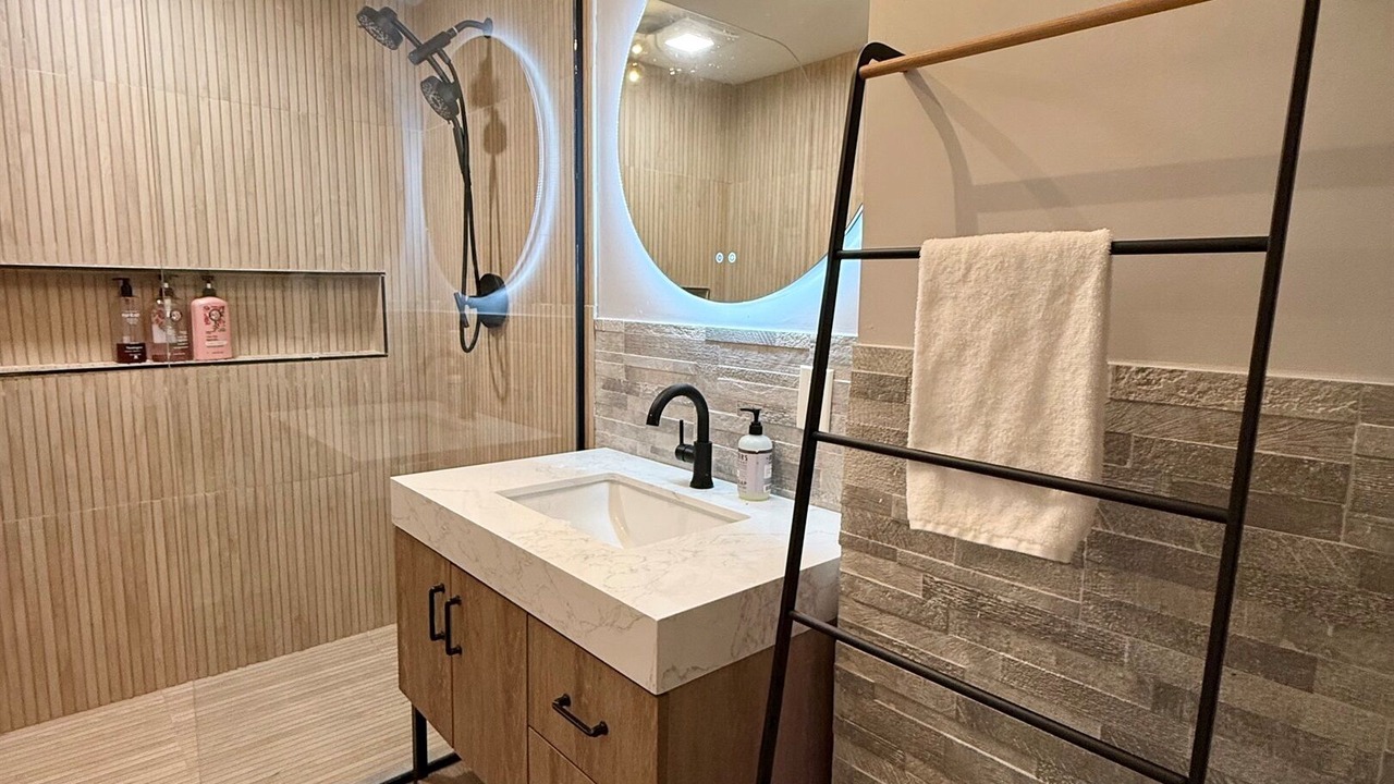 Photo of Bathroom in Swan Lake