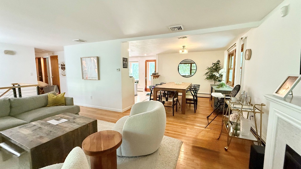 Photo of Livingroom in Swan Lake