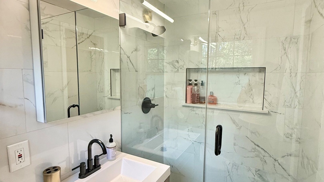 Photo of Bathroom in Swan Lake