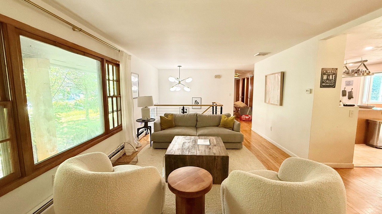 Photo of Livingroom in Swan Lake